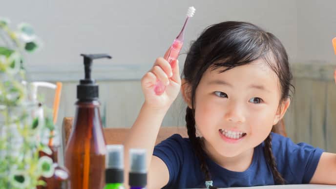 ช่วยลูกคุณแปรงฟัน พร้อมแผนผัง สติกเกอร์ และรางวัลสำหรับการแปรงฟัน!