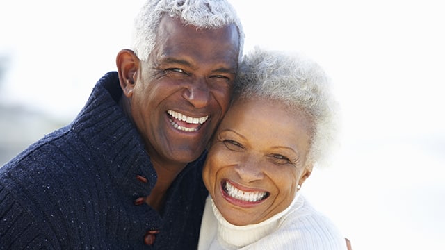 Pareja sonriendo