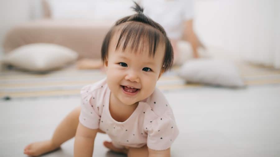 ทราบได้อย่างไรว่าฟันลูกน้อยกำลังขึ้น?