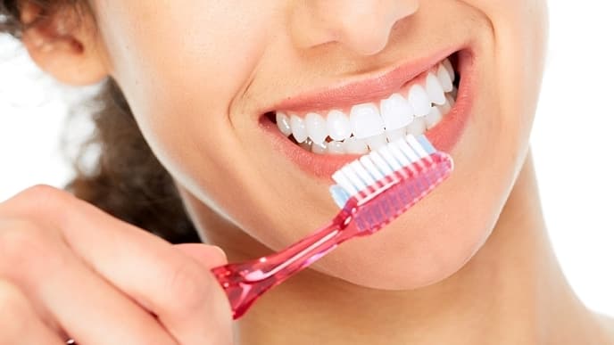 https://www.colgate.com/content/dam/cp-sites/oral-care/oral-care-center/en-in/occ/basics/brushing-and-flossing/how-long-should-you-brush-your-teeth-for.jpg