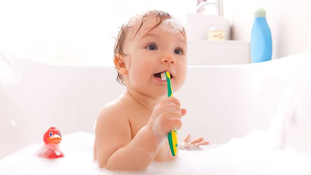 Pasta de dientes para cuidar los dientes de su bebé