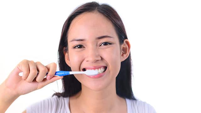 Common Causes for Bleeding Gums & Treatment